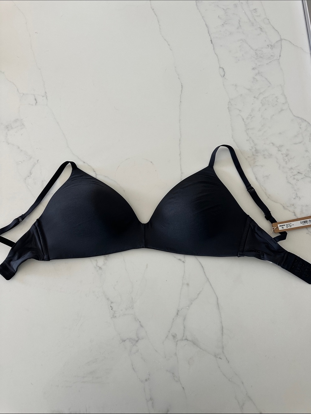 SKIMS Wireless Form Tshirt bra onyx
